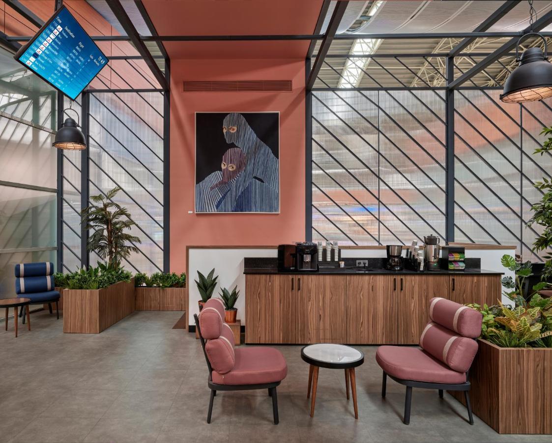 Kepler Club Sabiha Goekcen Airport - International Transit Area — Photos 3